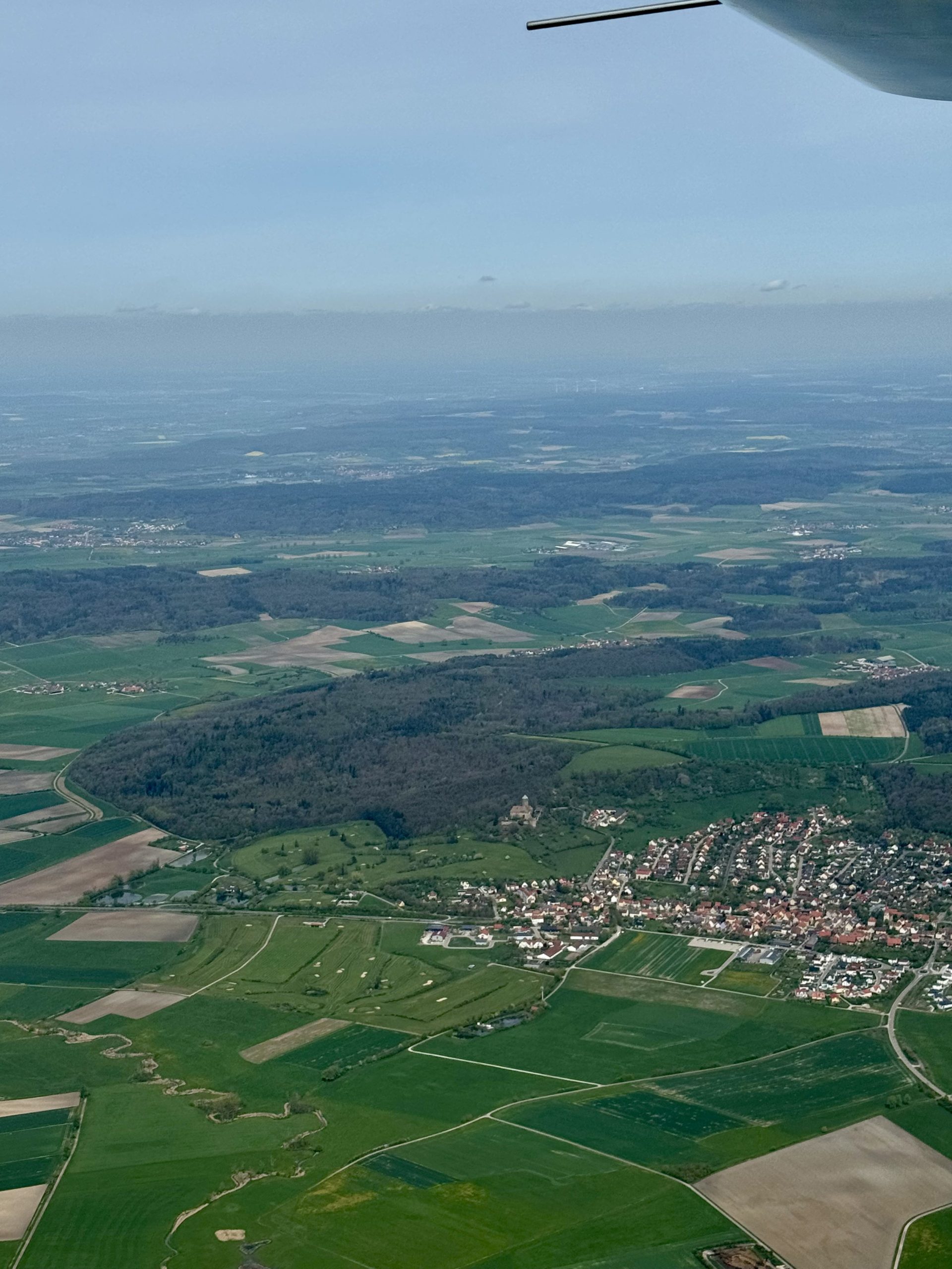 Luftbild von Comberg und Golfplatz